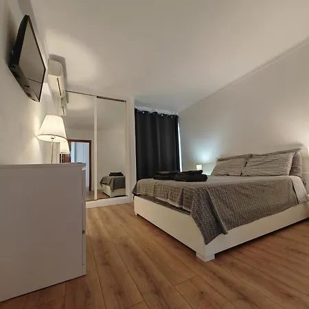 Oura Com Piscina E Vista Mar Apartment