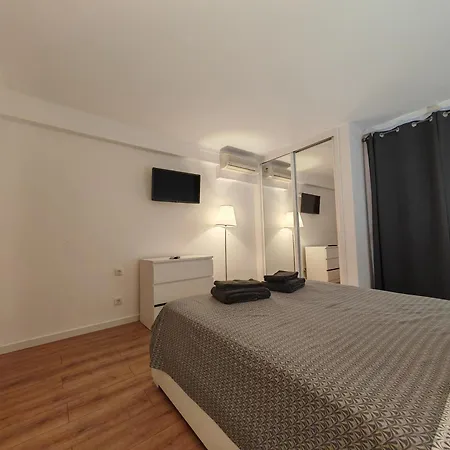 Oura Com Piscina E Vista Mar Appartement