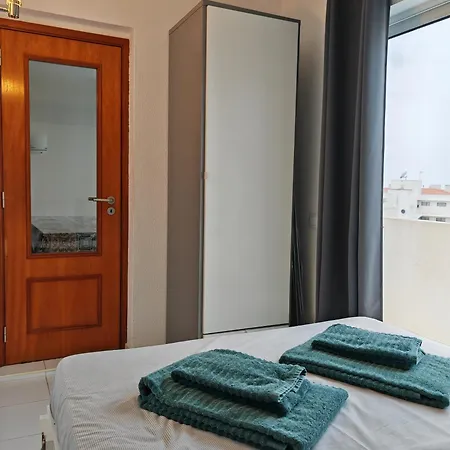 Oura Com Piscina E Vista Mar אלבופיירה