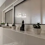 Oura Com Piscina E Vista Mar Apartamento