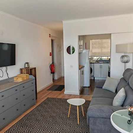 Oura Com Piscina E Vista Mar Lägenhet