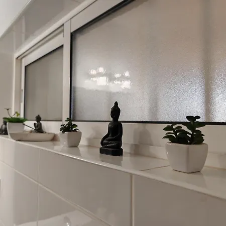 Oura Com Piscina E Vista Mar Lägenhet