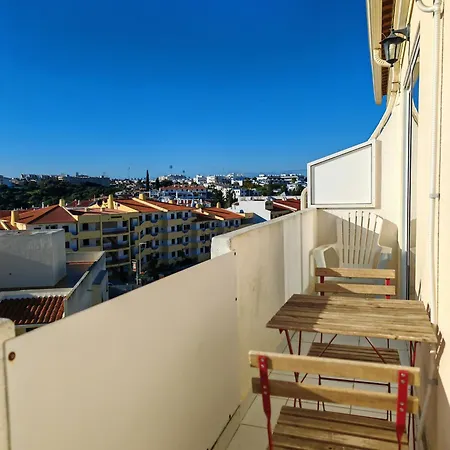 Oura Com Piscina E Vista Mar Apartman