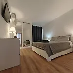 Oura Com Piscina E Vista Mar Apartment